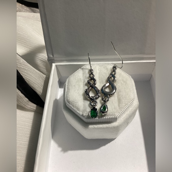 💋Antique Silver Twisted Etched Hook Drop Earrings - Picture 5 of 16